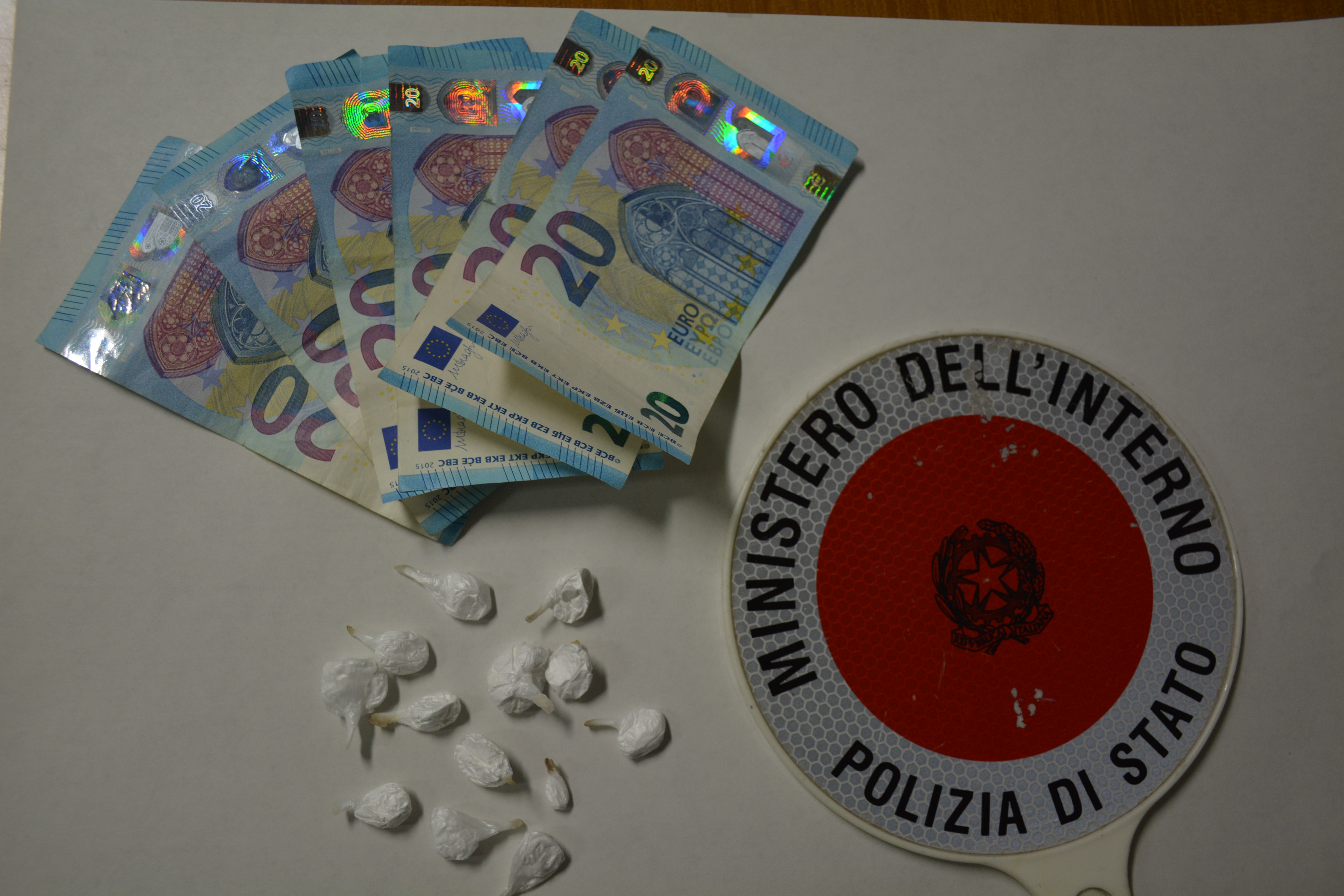 Benevento, sequestrate 13 dosi di cocaina e denaro in un circolo ricreativo